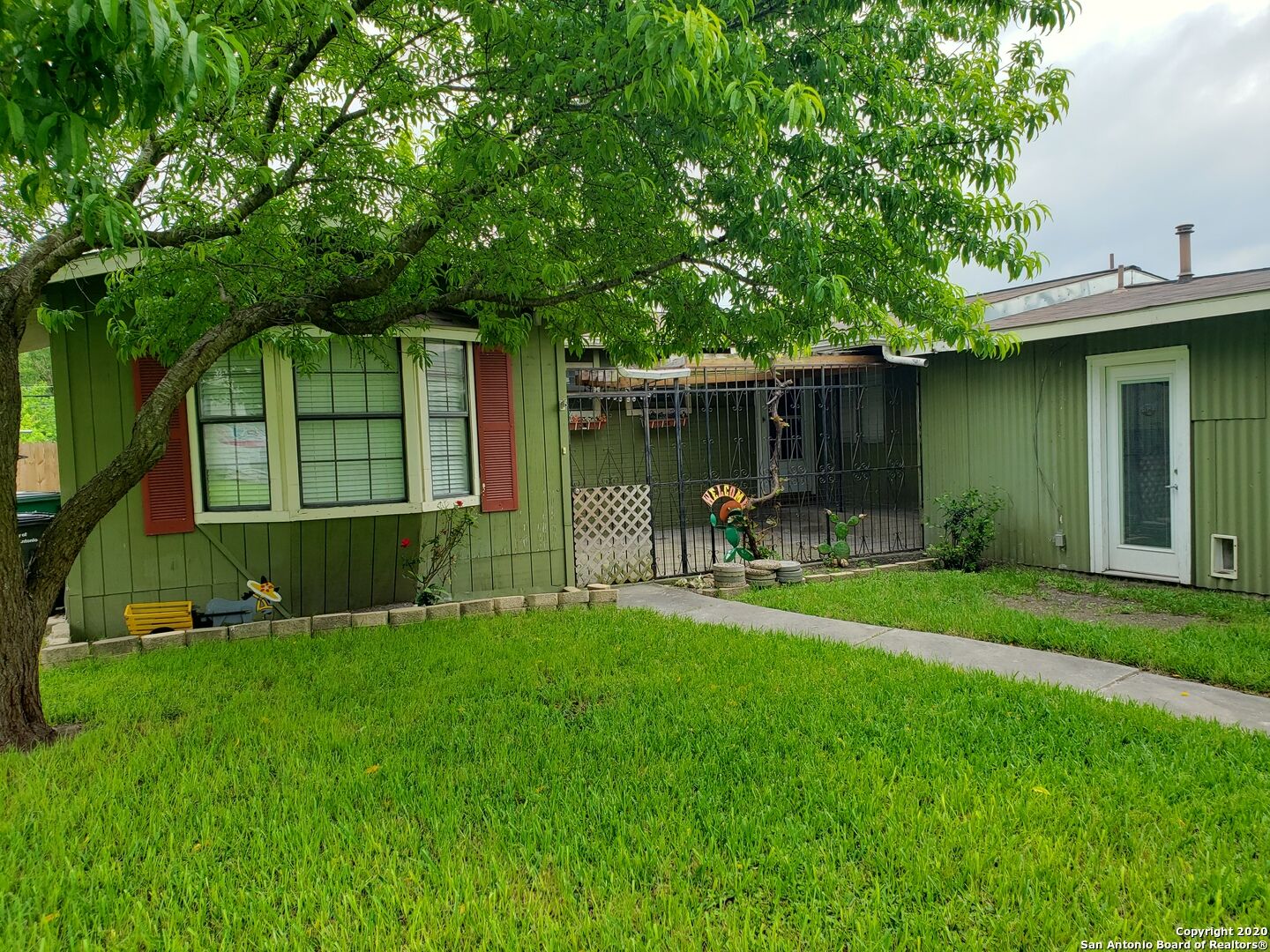 Property Photo: 218 Bocawood Dr TX 78228