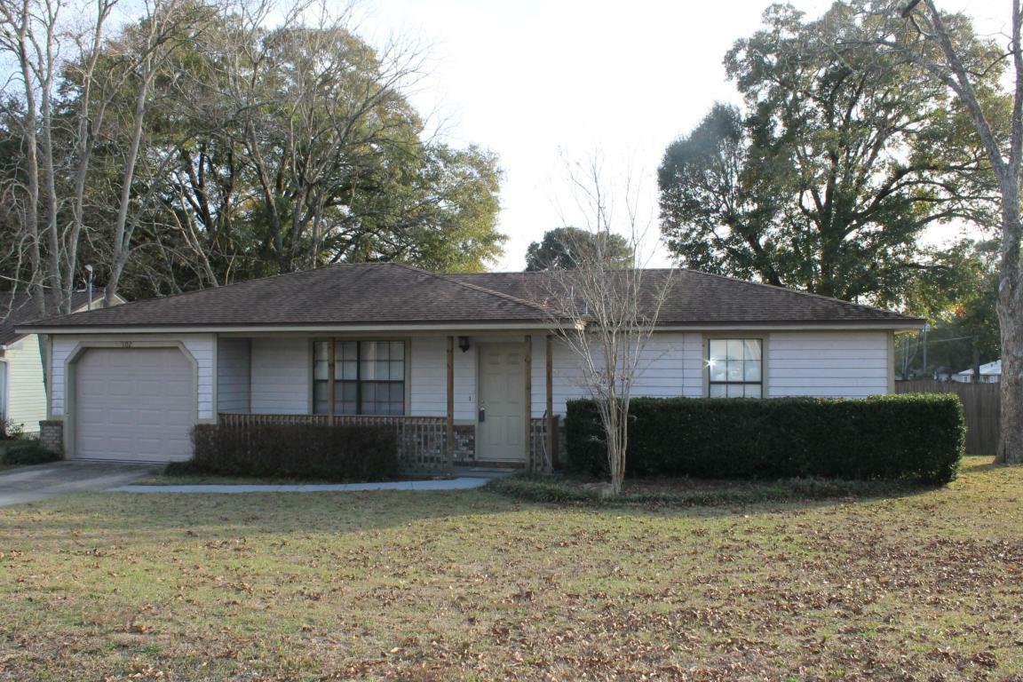 Property Photo:  102 Jamie Court  FL 32539 