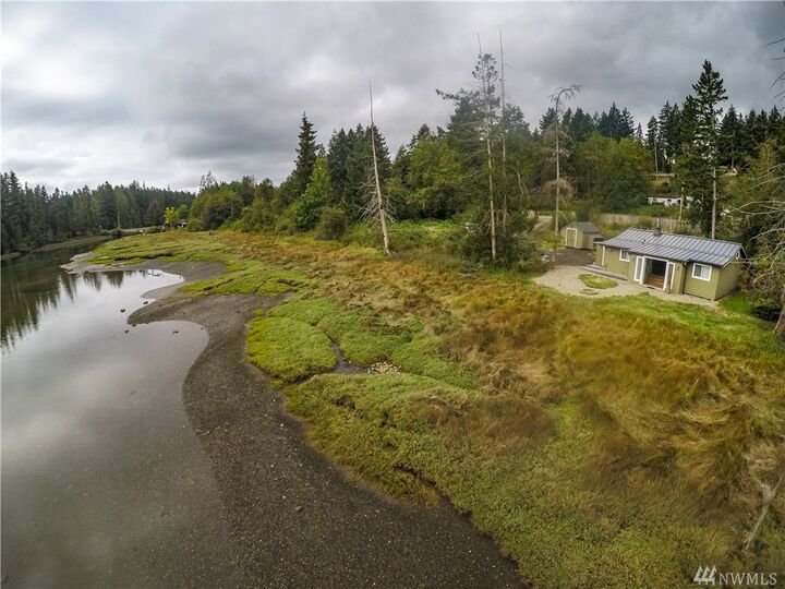 7270 E Grapeview Loop Rd  Allyn WA 98524 photo