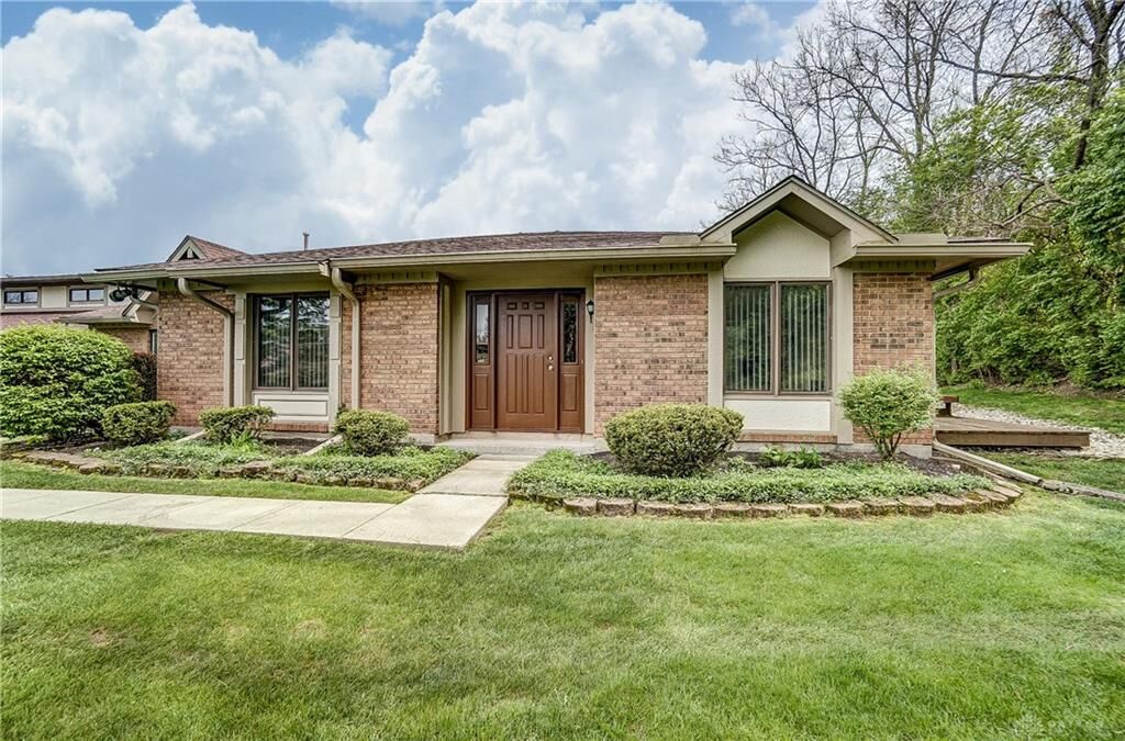 Property Photo: 7057 Fallen Oak OH 45459