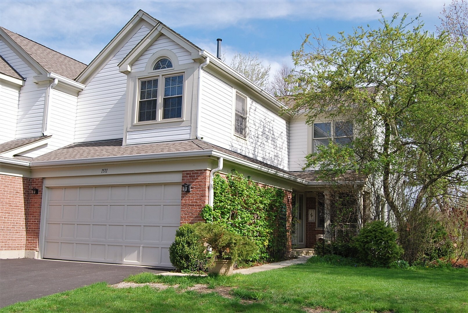 Property Photo:  1511 Broadway Court  IL 60090 