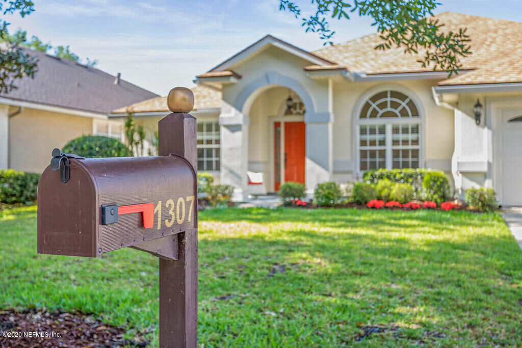 Property Photo:  1307 Barrington Circle  FL 32092 