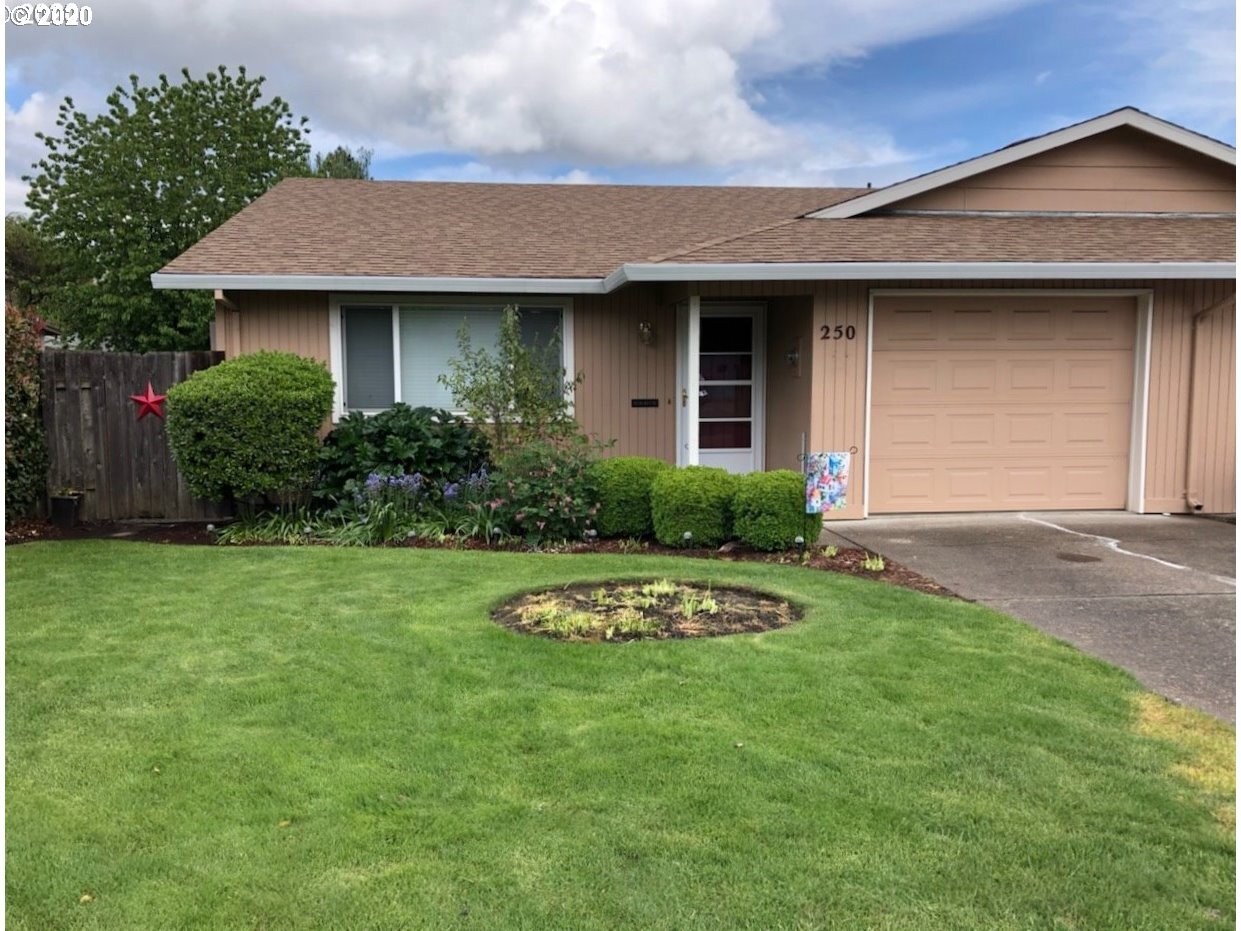 Property Photo:  250 SW Norris Ct  OR 97128 
