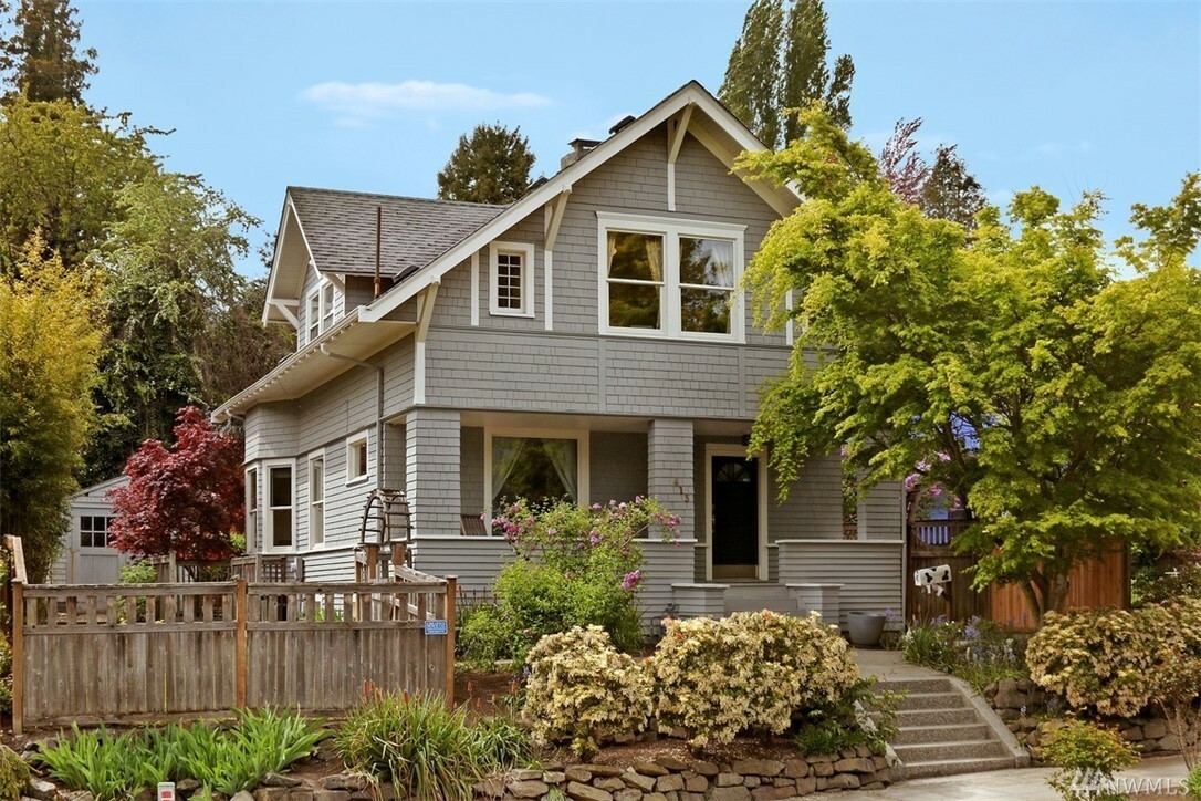 Property Photo:  413 32nd Ave  WA 98122 