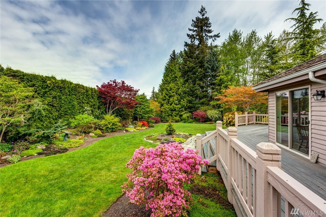 Property Photo:  731 Pacificview Ct  WA 98229 