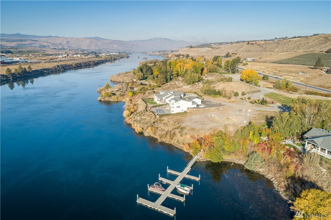 Property Photo: 4942 Hurst Landing Rd WA 98850