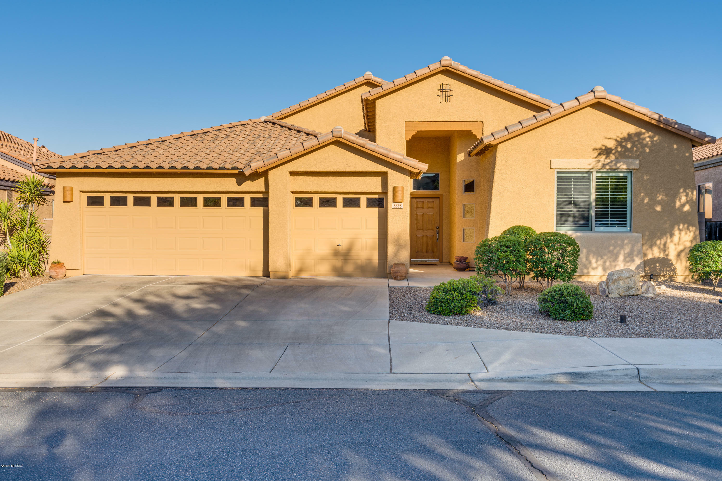 Property Photo:  8548 N Wind Swept Lane  AZ 85743 