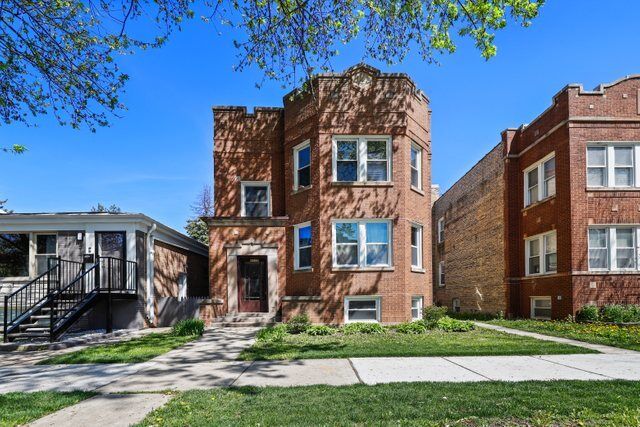 Property Photo: 4737 N Keystone Avenue IL 60630