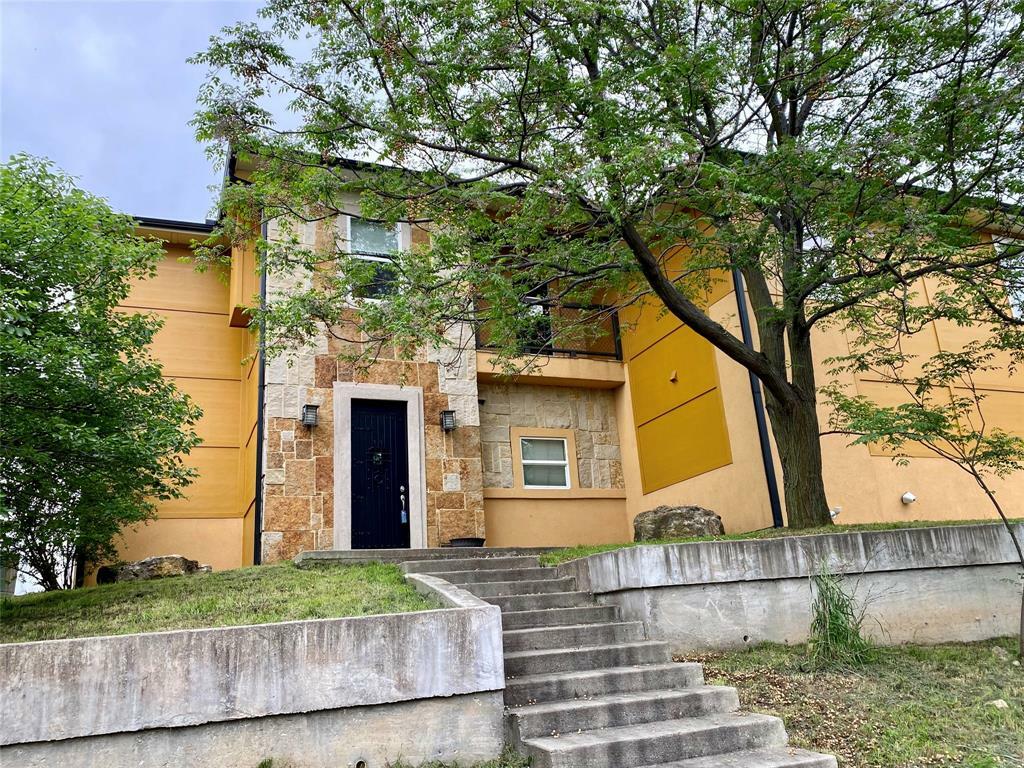 Property Photo: 1601 Colony Hill Court TX 76112