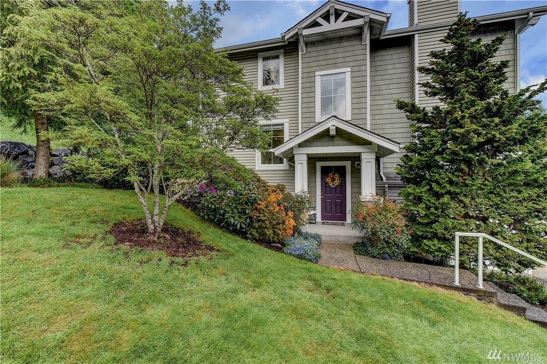 Property Photo:  5221  236th Place SE 22-1  WA 98029 