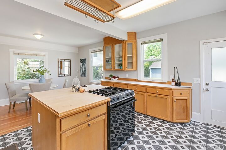 Property Photo:  7513 15th Ave NE  WA 98115 