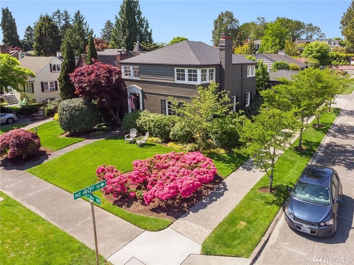 Property Photo:  3829  41st Avenue NE  WA 98105 