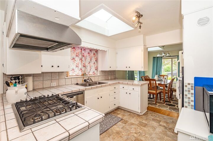 Property Photo:  929  H Street  WA 98531 
