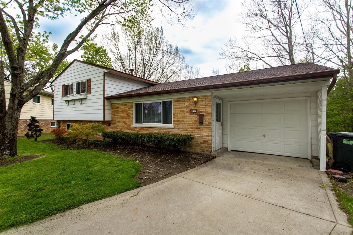 Property Photo: 9856 Shellbark Ln OH 45231