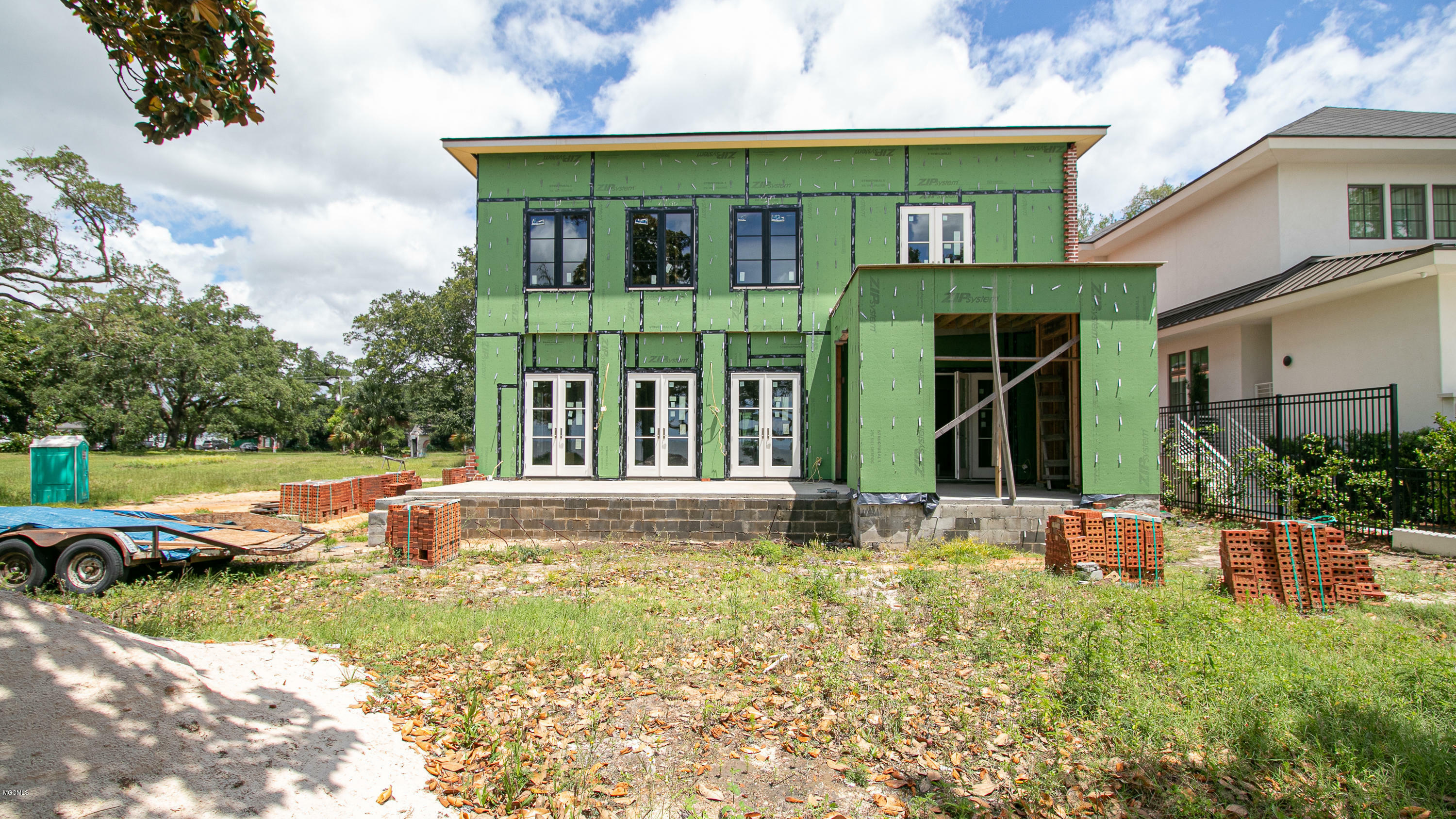 Property Photo: 924 E Beach Boulevard MS 39501