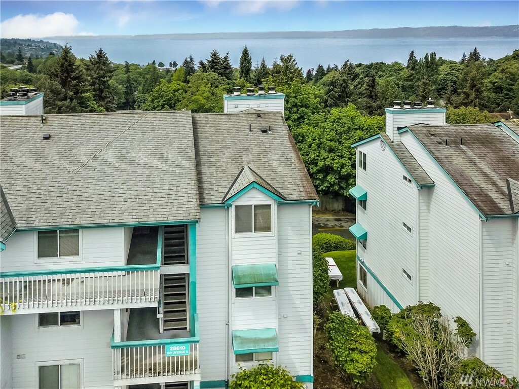 Property Photo: 28610 16th Ave S 403 WA 98003