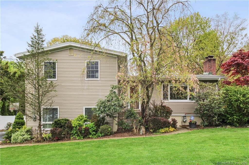 Property Photo:  107 Colonese Road  CT 06825 