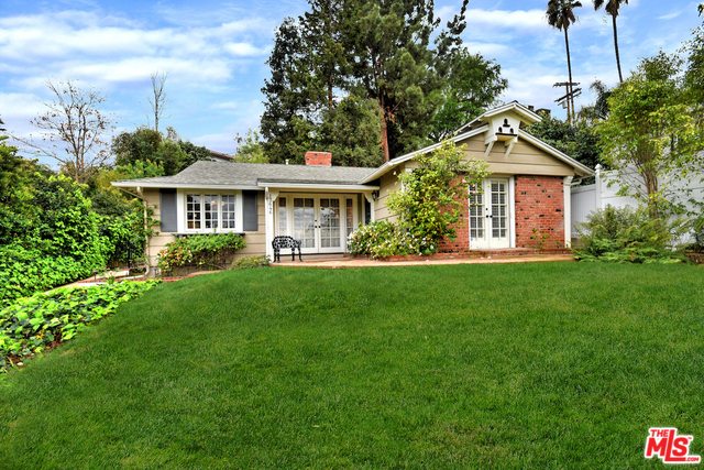 Property Photo:  13646 Valley Vista  CA 91423 