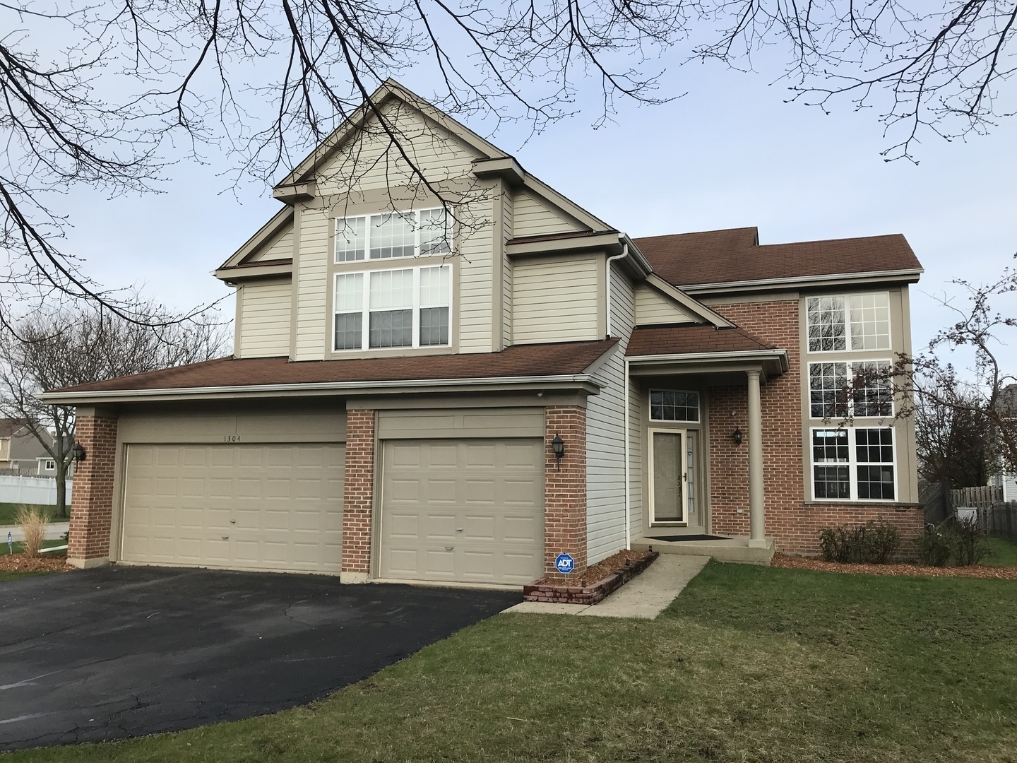 Property Photo: 1304 Newcastle Lane IL 60103
