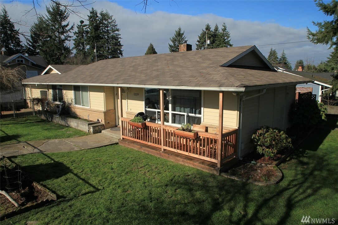 Property Photo:  1229 E 67th St  WA 98404 