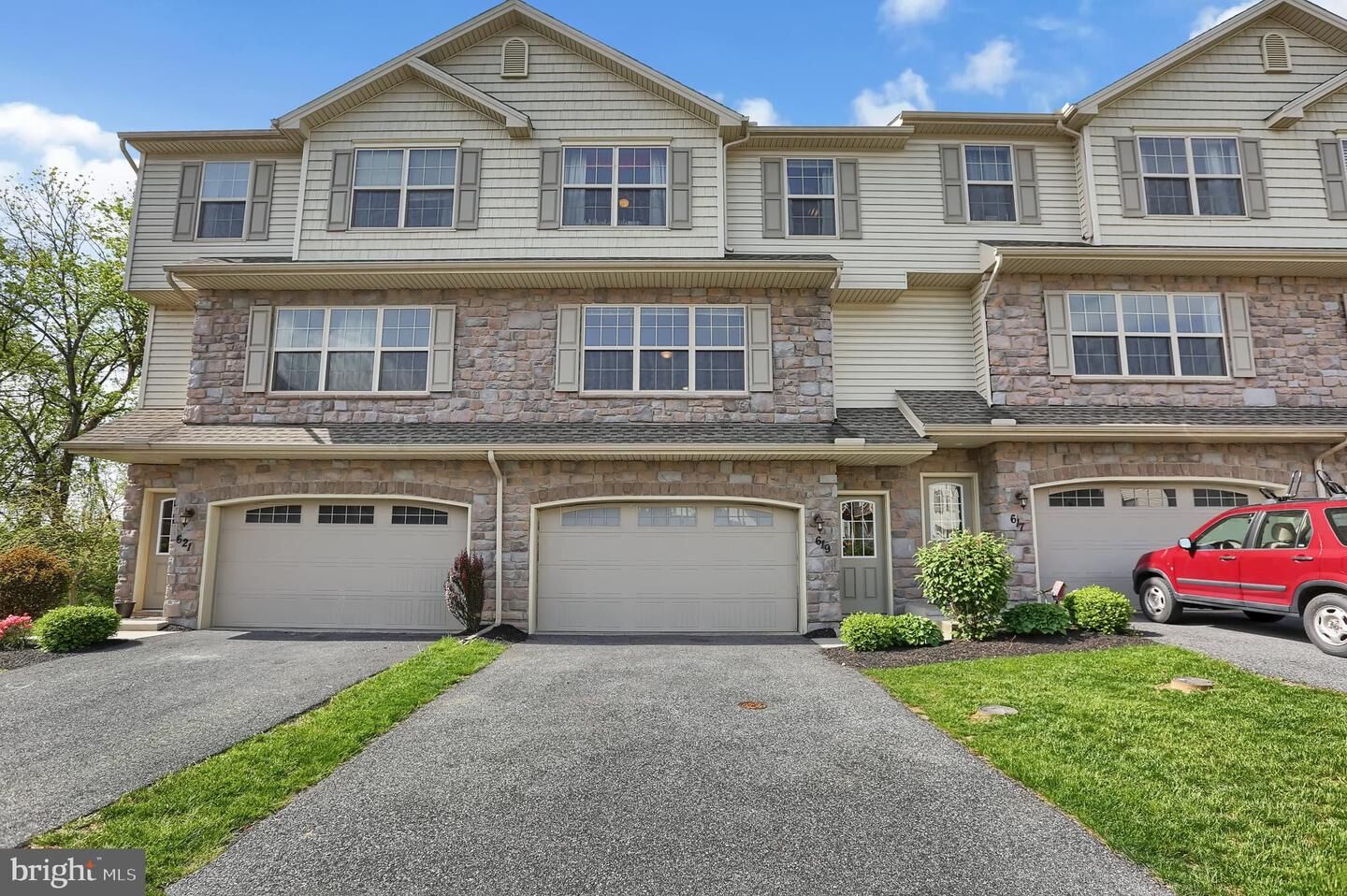 Property Photo:  619 Keswick Court  PA 17055 