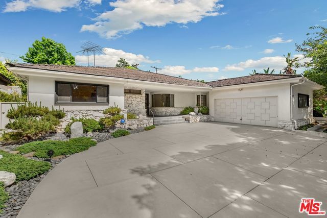 Property Photo:  3062 Dannyhill Dr  CA 90064 