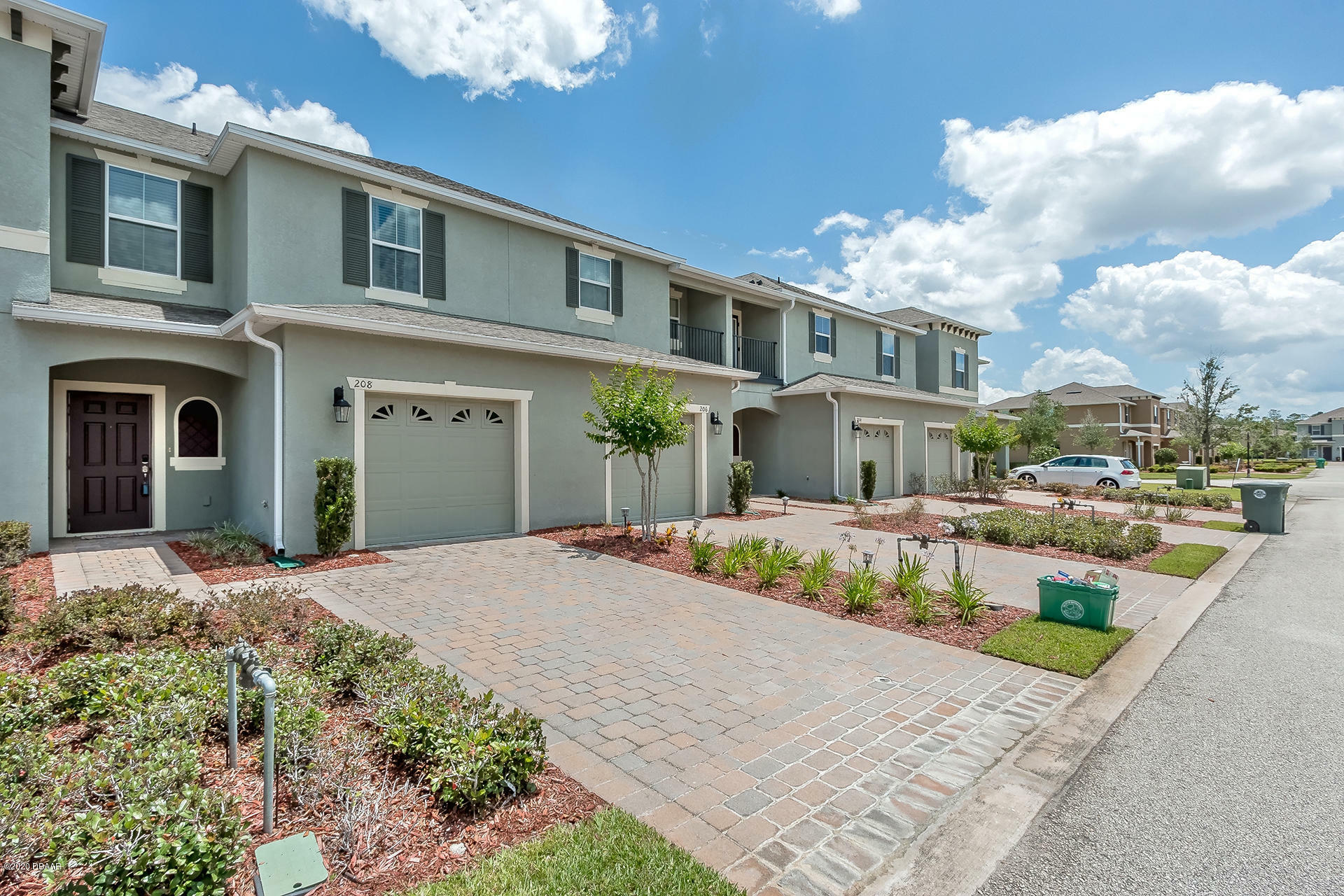 Property Photo:  208 Wentworth Grande Drive  FL 32124 