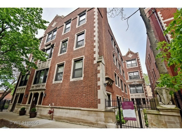 Property Photo: 6827 North Lakewood Avenue 2E IL 60626