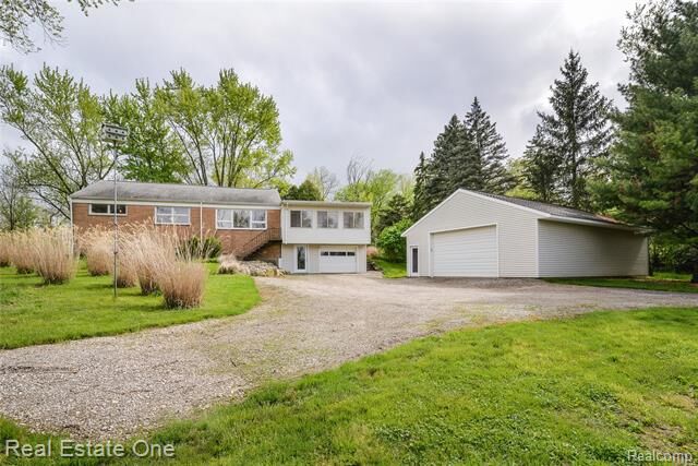 Property Photo:  5590 Vreeland Road  MI 48105 