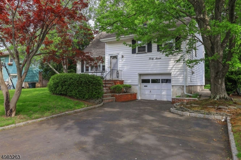 Property Photo:  47 Mendell Ave  NJ 07016 