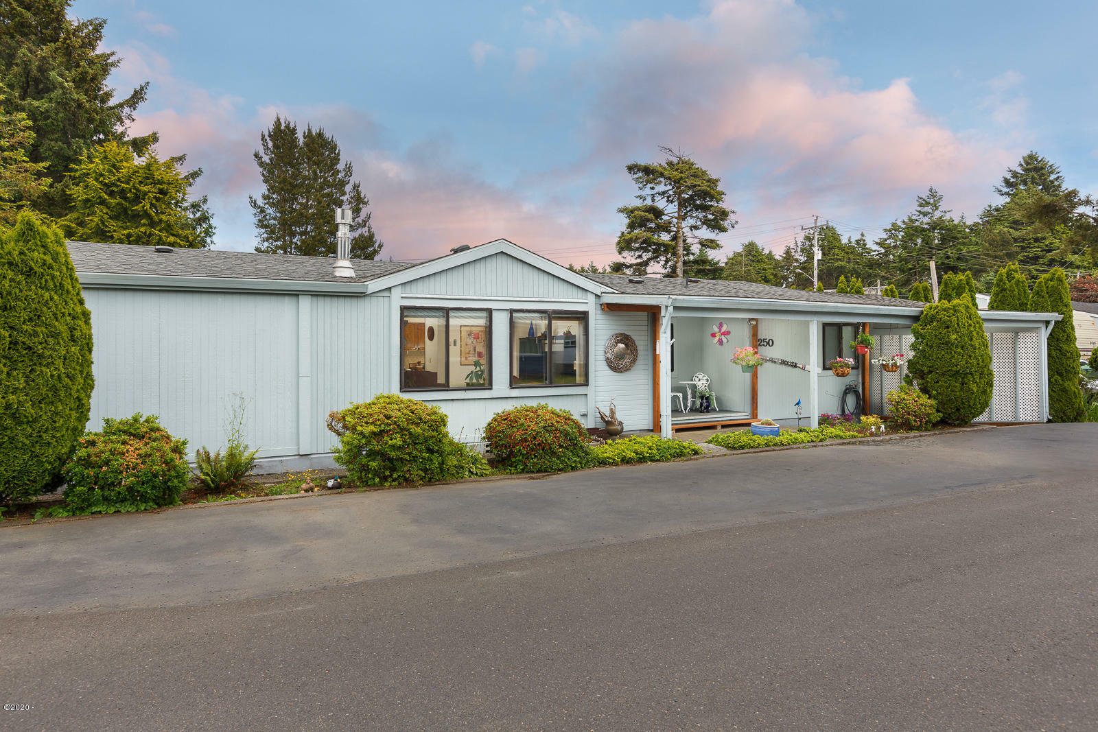 Property Photo:  250 SE Oar Avenue  OR 97367 