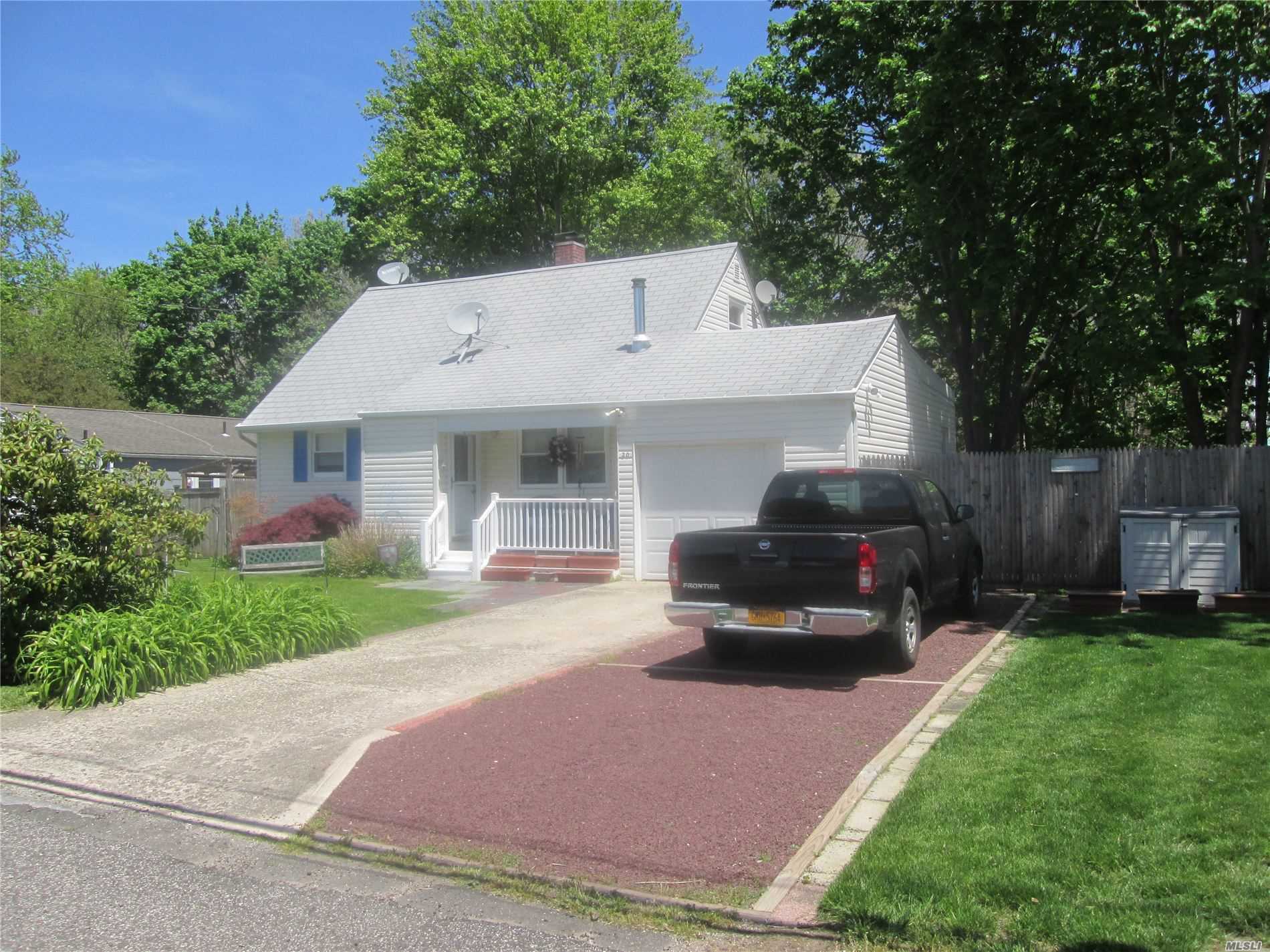 Property Photo:  20 Kay Road  NY 11933 