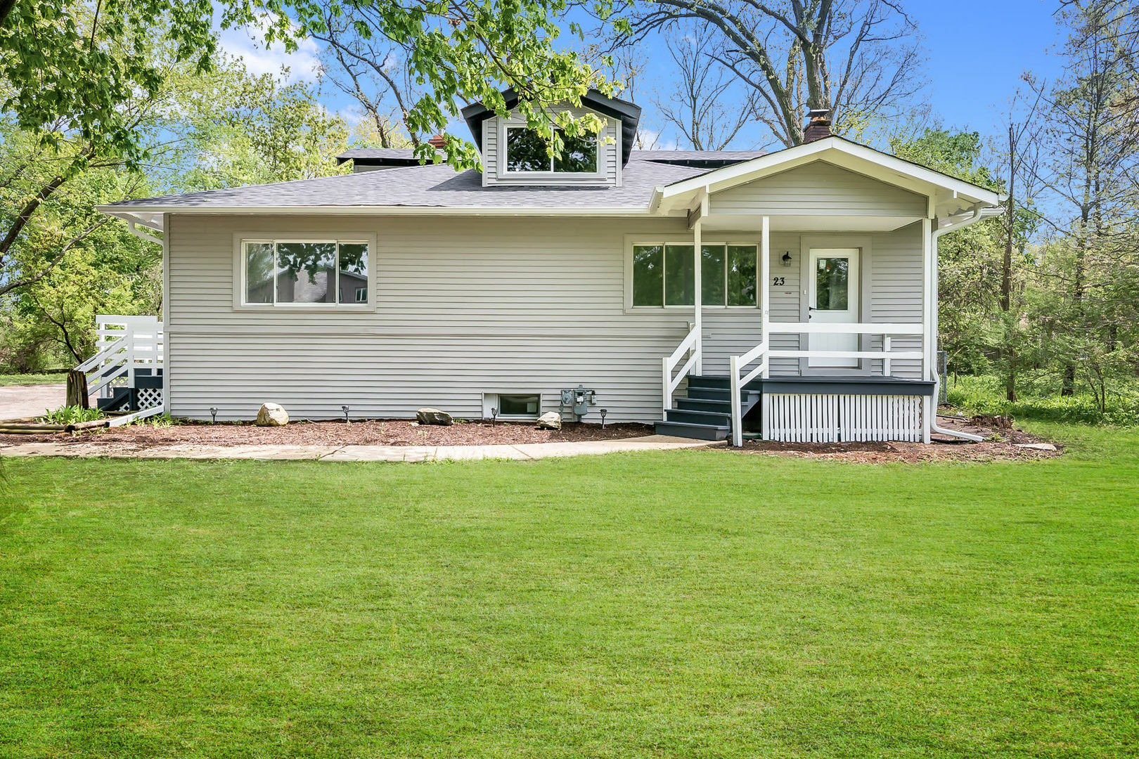 Property Photo:  23 High Lake Avenue  IL 60185 