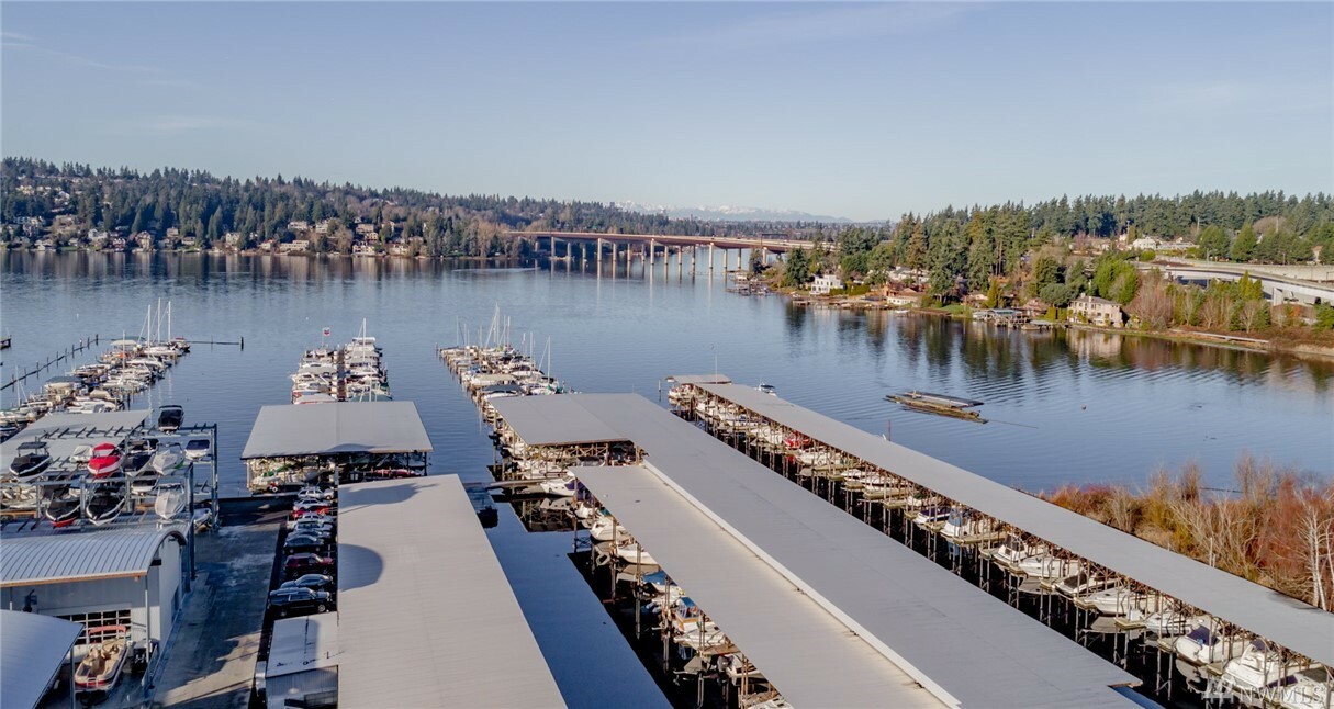 Property Photo:  3911 Lake Washington Blvd SE D12  WA 98006 