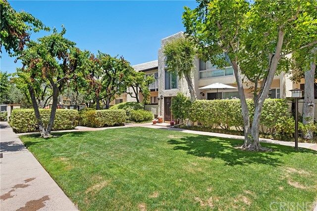 5245 Coldwater Canyon Avenue B  Sherman Oaks CA 91401 photo