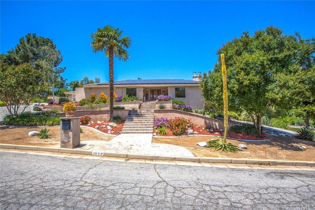 Property Photo: 1800 Valle Vista Drive CA 92373