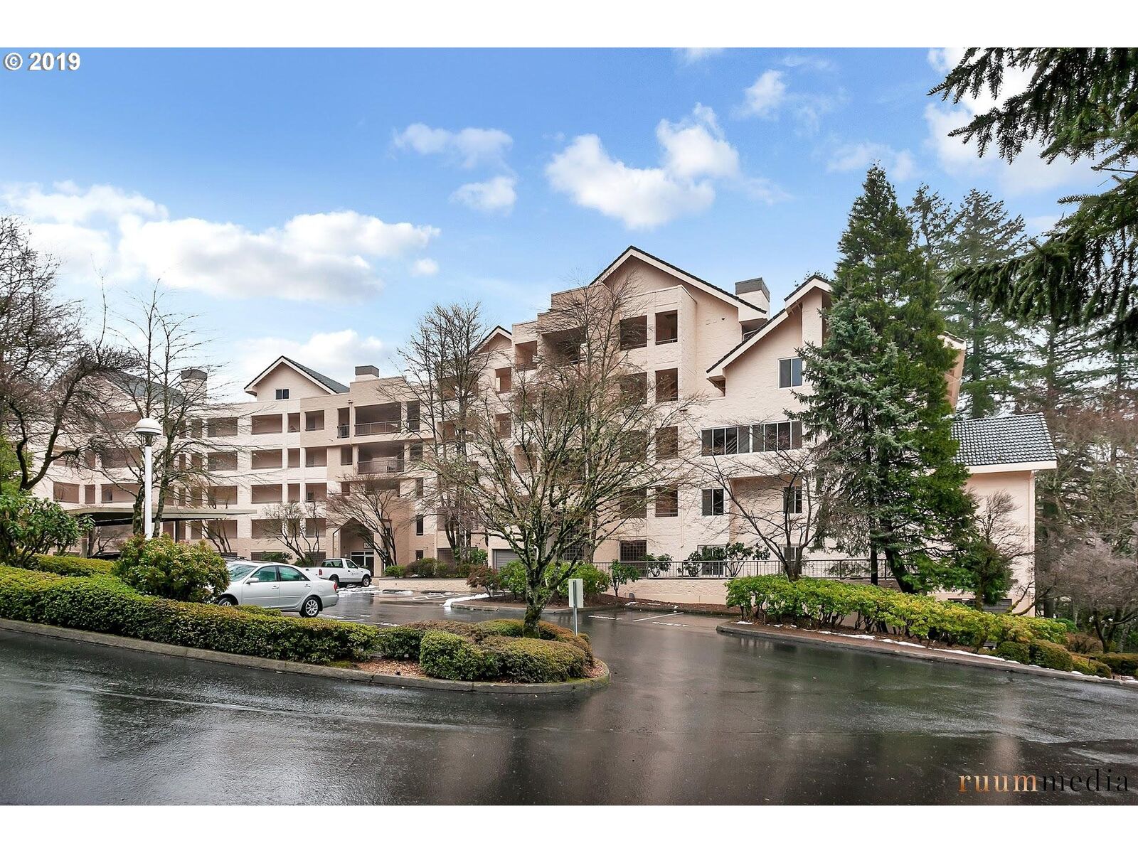 Property Photo: 6625 W Burnside Rd 228 OR 97210