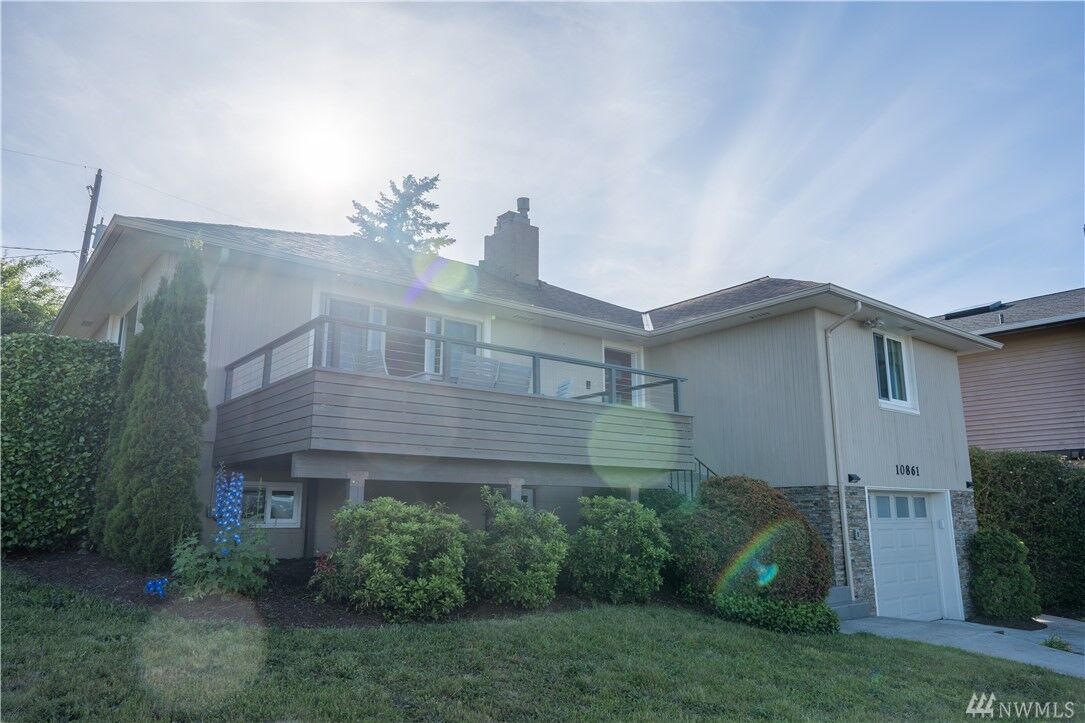 Property Photo:  10861 Auburn Ave S  WA 98178 