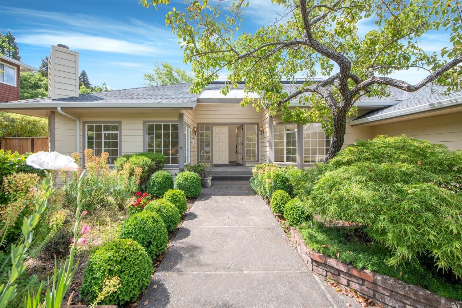 Property Photo: 10 Riviera Manor CA 94901