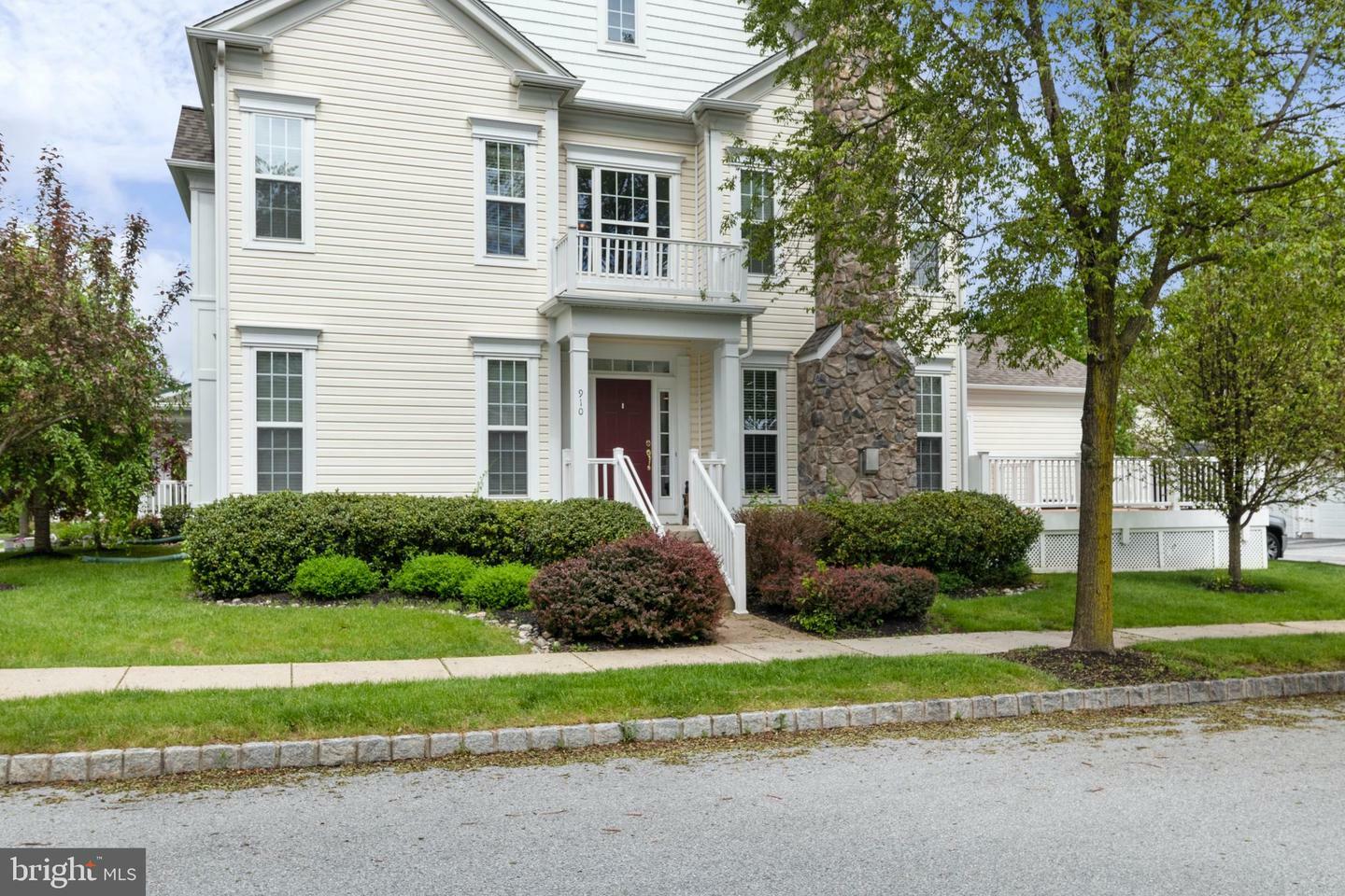 Property Photo:  910 Harsdale Way  PA 19425 