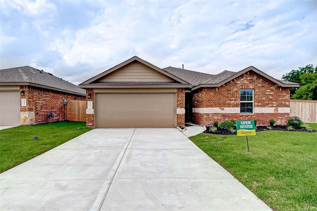 Property Photo:  3206 Specklebelly Drive  TX 77521 