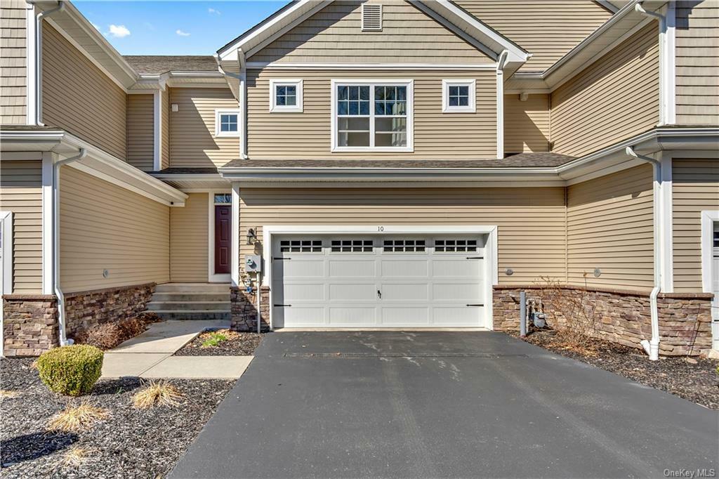 Property Photo:  10 Highrose Ridge Way  NY 10940 