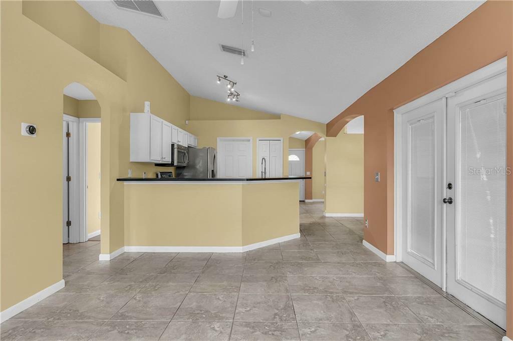 Property Photo:  616 Everett Street  FL 32725 