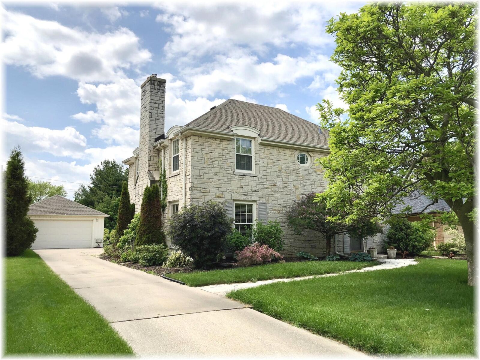Property Photo: 3040 N Main St WI 53402