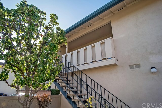 Property Photo:  18711 Del Rio Place 4  CA 90703 