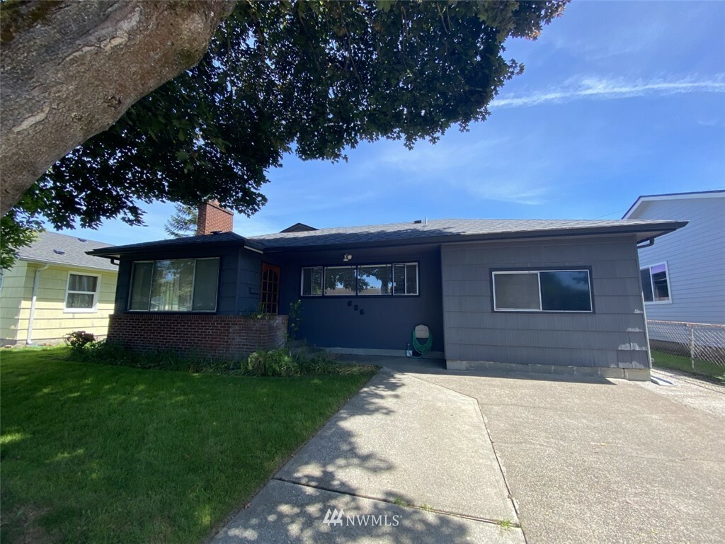 Property Photo:  636 28th Avenue  WA 98632 