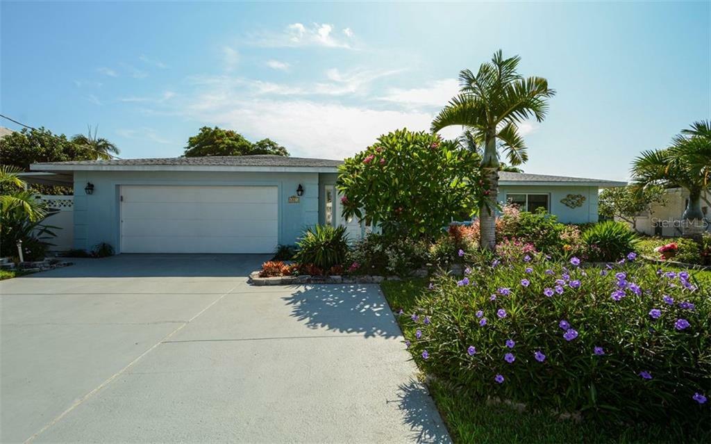 Property Photo:  4811 Bimini Drive  FL 34210 