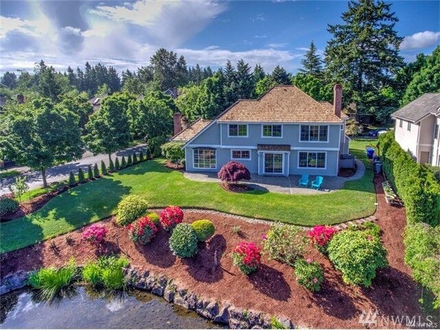 Property Photo:  8120 SE 77th Place  WA 98040 