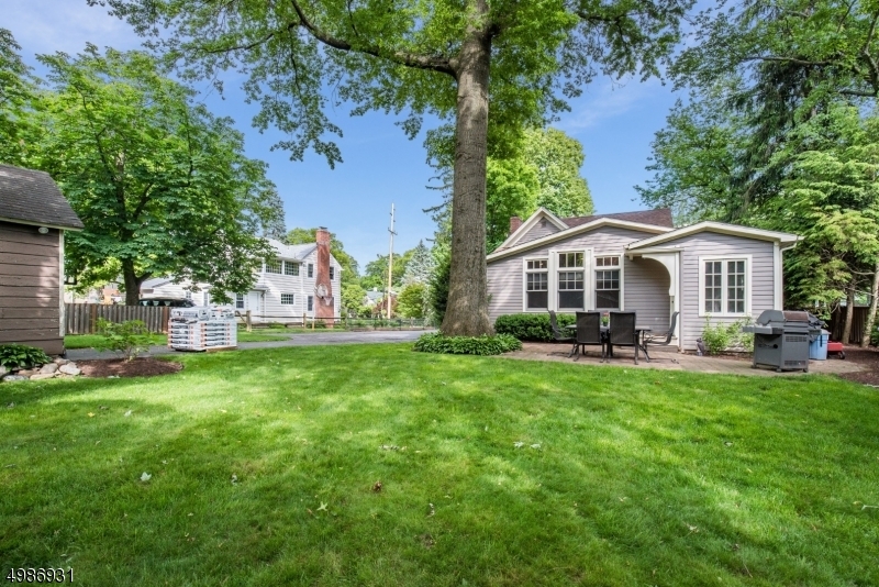 Property Photo:  454 S Maple Ave  NJ 07452 
