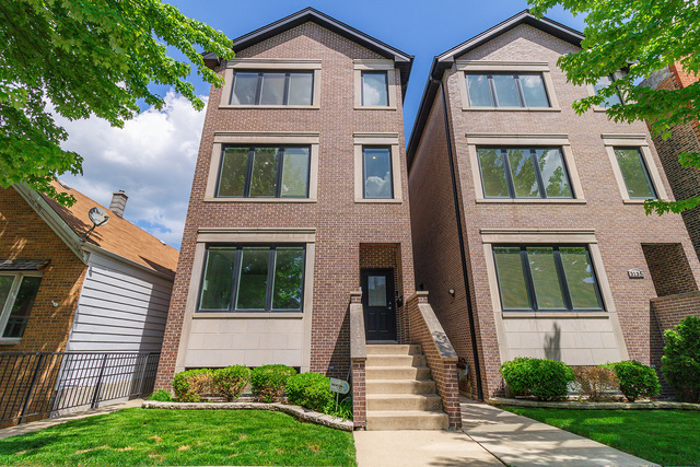 Property Photo: 3133 South Wallace Street 2 IL 60616